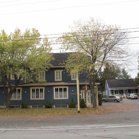hôtel Fleurs Karaïbes Saint-Alexandre-de-Kamouraska Exterior foto