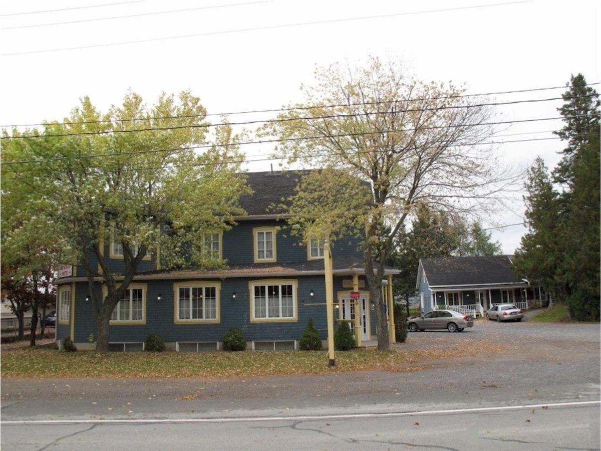 hôtel Fleurs Karaïbes Saint-Alexandre-de-Kamouraska Exterior foto