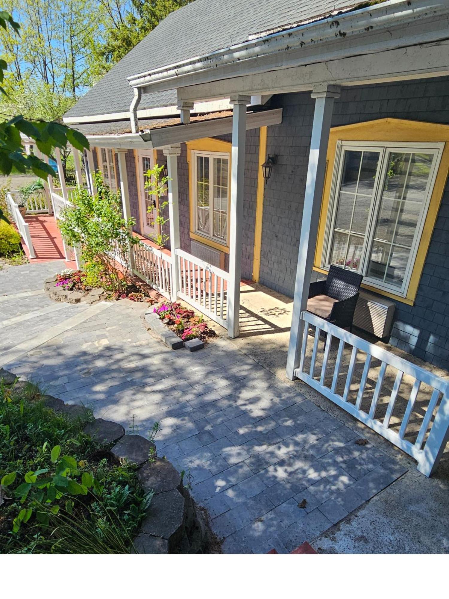 hôtel Fleurs Karaïbes Saint-Alexandre-de-Kamouraska Exterior foto